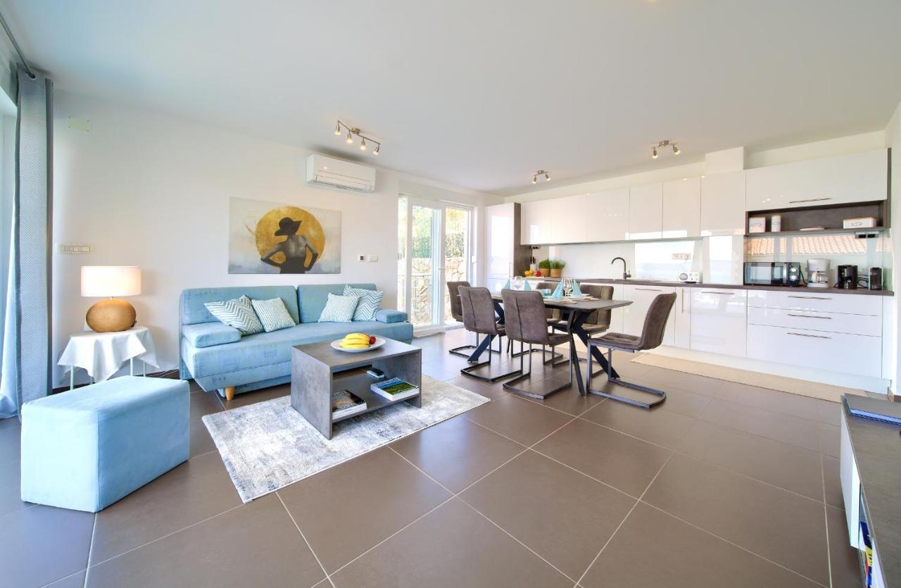 Villa Solis Lacus Modern Apartment - Private Heated Pool - Smart Tv Sky X - Free Parking 奈维斯 外观 照片