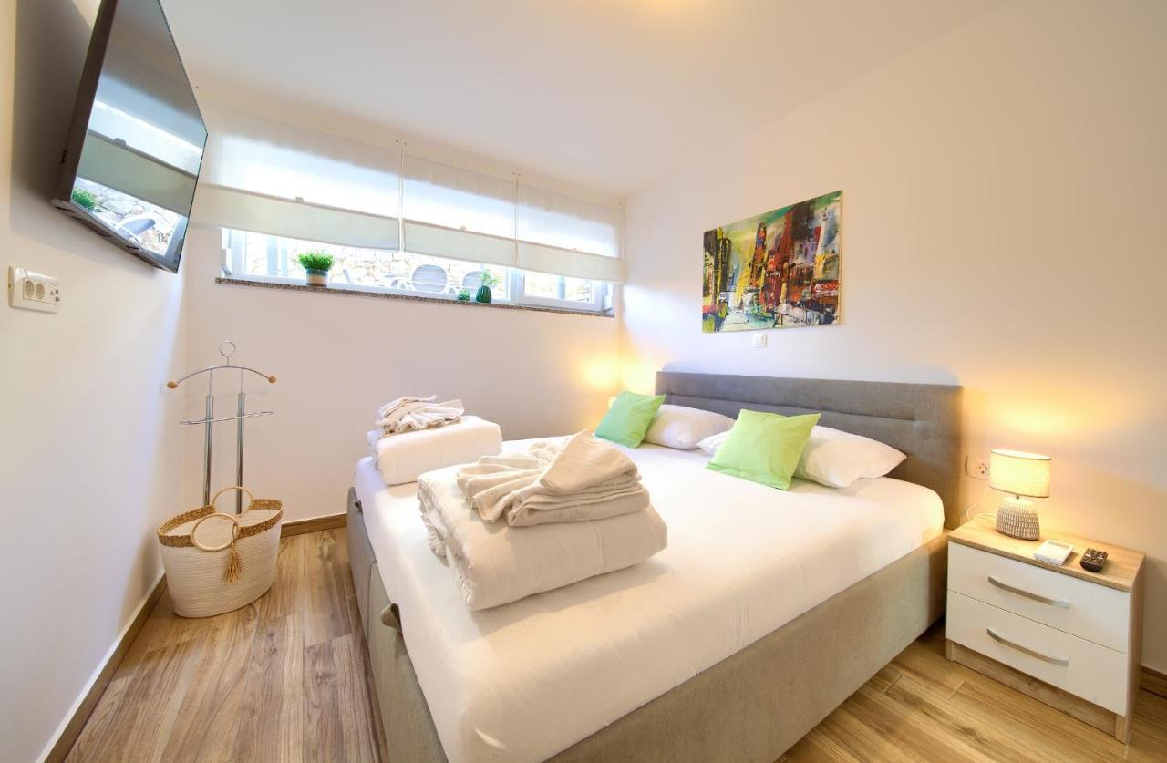 Villa Solis Lacus Modern Apartment - Private Heated Pool - Smart Tv Sky X - Free Parking 奈维斯 外观 照片
